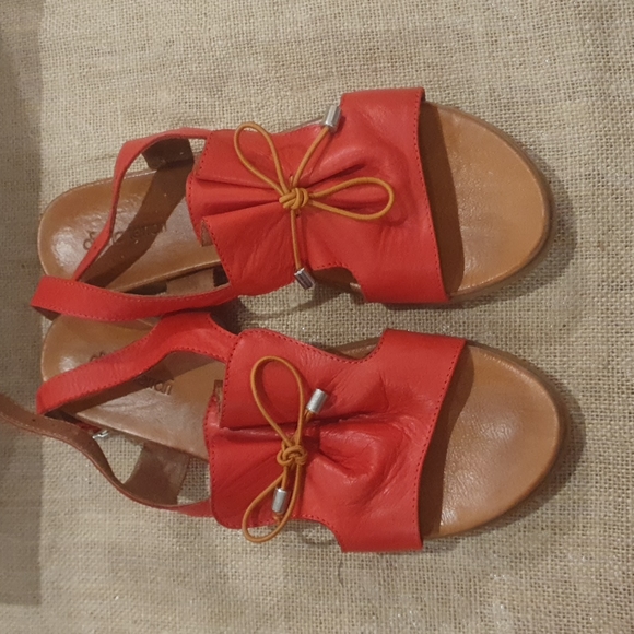 DIANA FERRARI Size 39 Size 8 Red sandals with bow - Picture 2 of 4